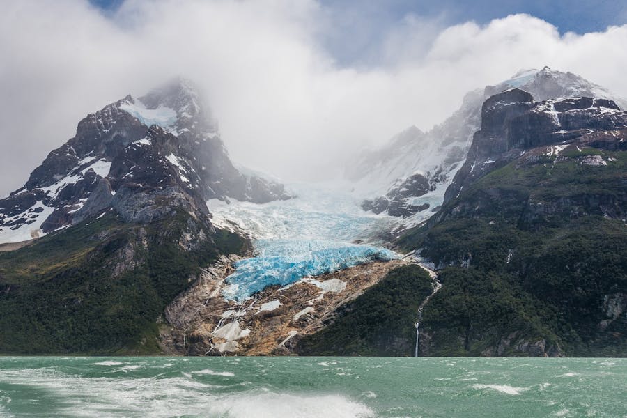 Glaciares Balmaceda y Serrano: Navegando al fin de Chile