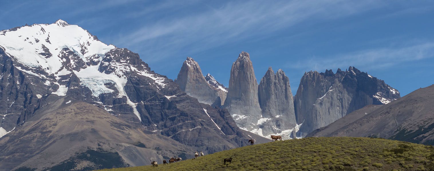 Formaciones rocosas en paisaje de Torres del Paine