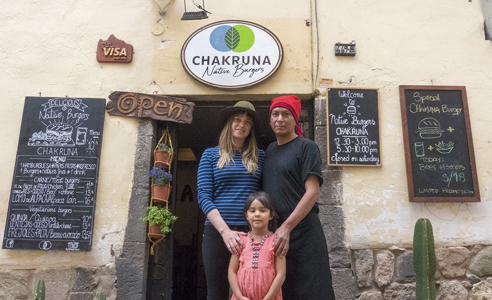 Familia dueña de restaurante en Cusco