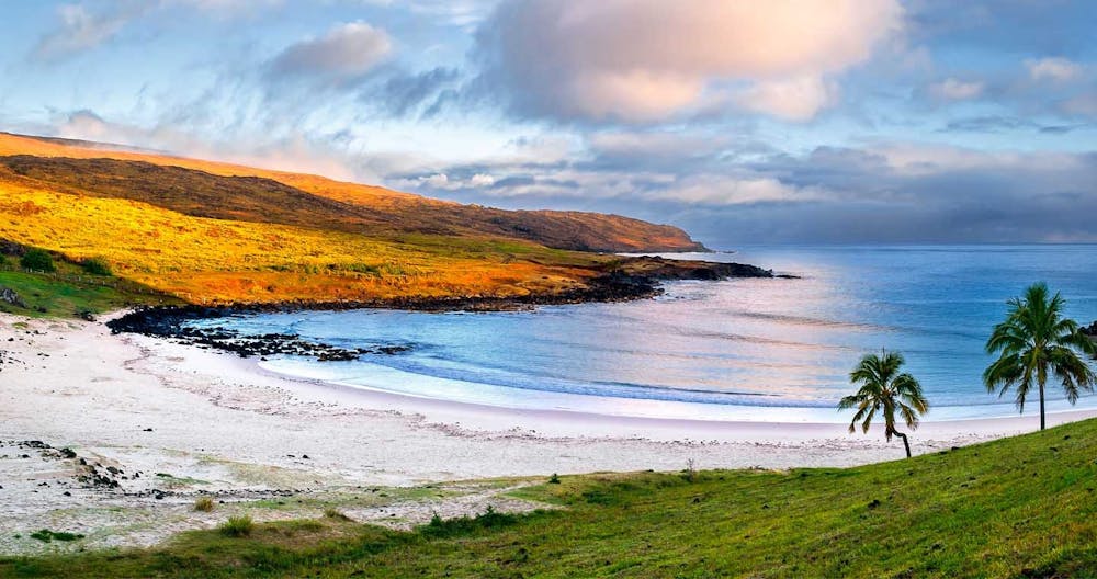 romántico-atardecer-playa-anakena