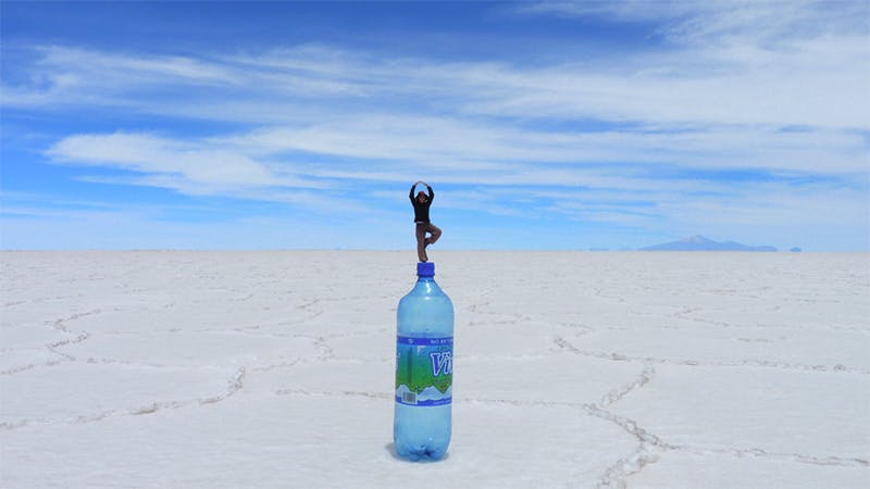 Efecto perspectiva con botella en Salar