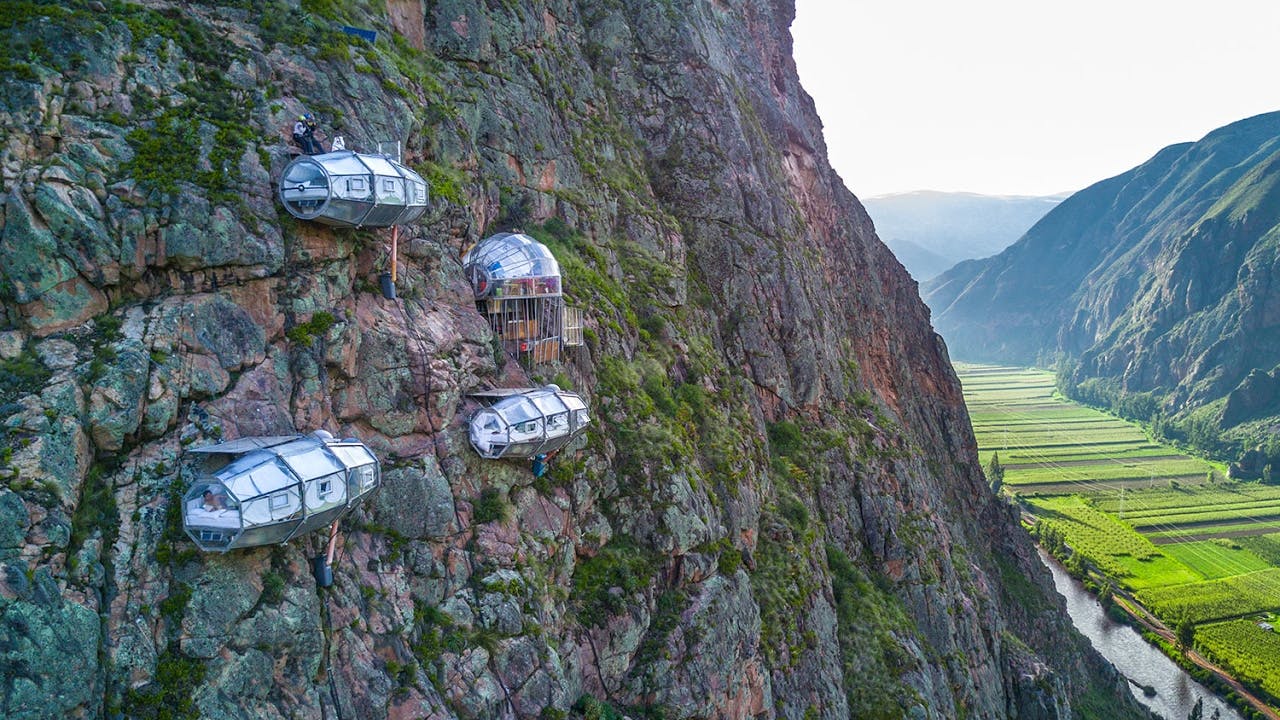 Hoteles capsula en una montaña