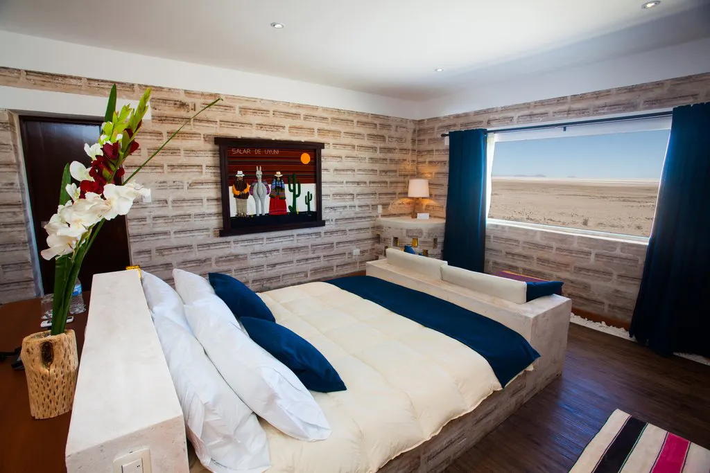 Hotel en medio de desierto de sal