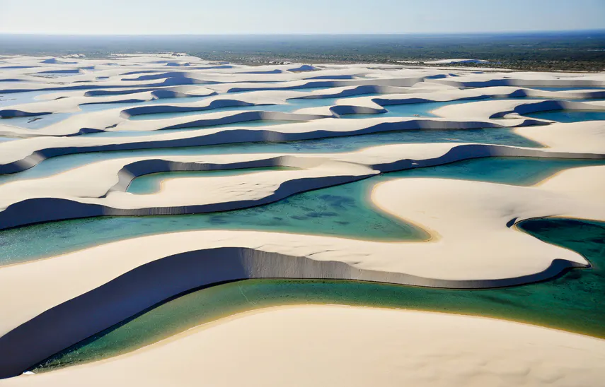 Lagunas verdes entremedio de dunas