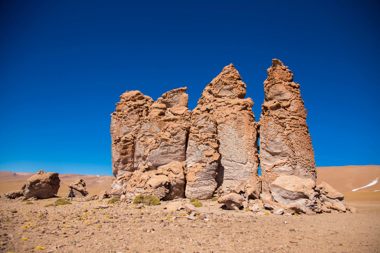 Formaciones rocosas en Salar de Tara