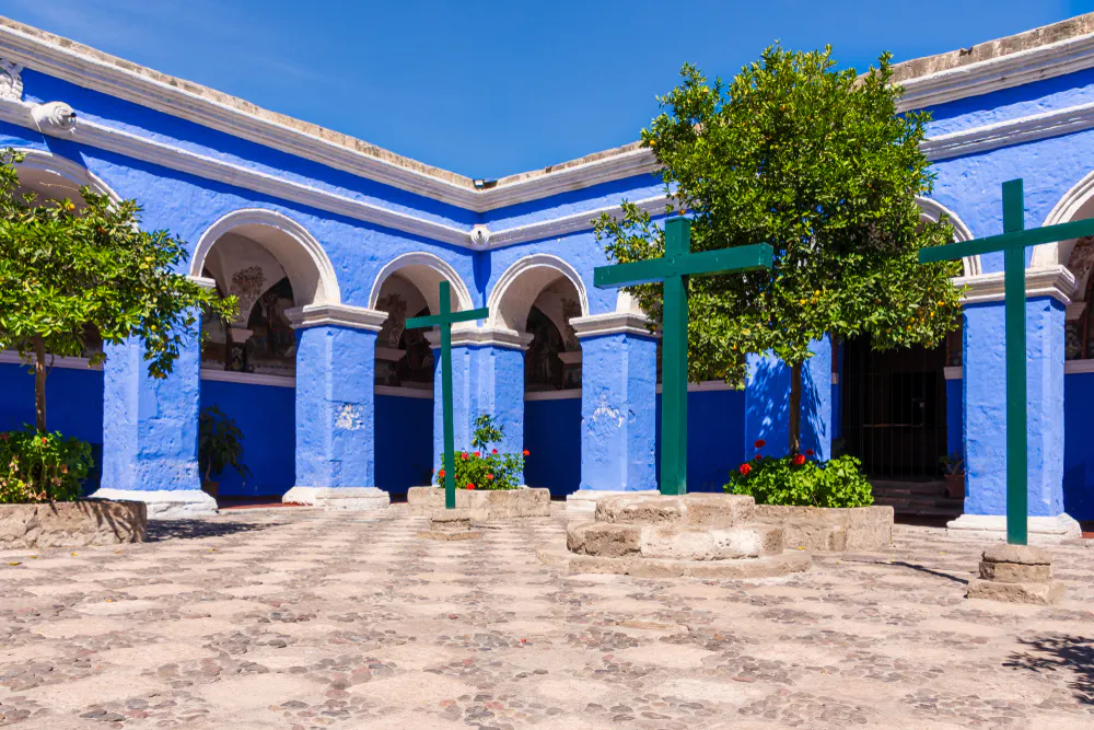 Arcos azules en monasterio de santa catalina