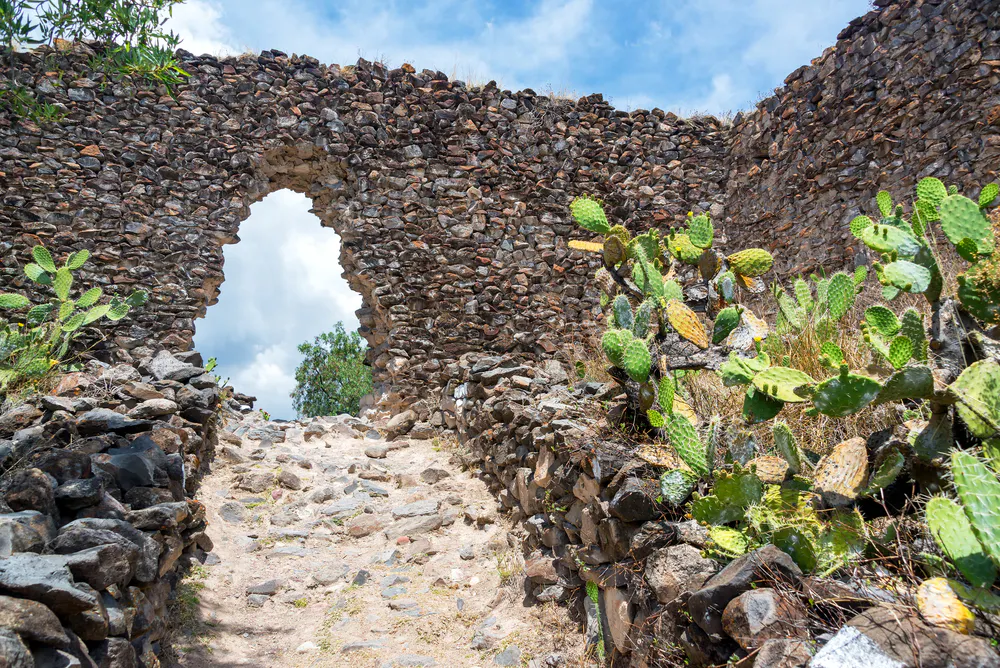 Arco construido con piedras ancestrales en ayacucho