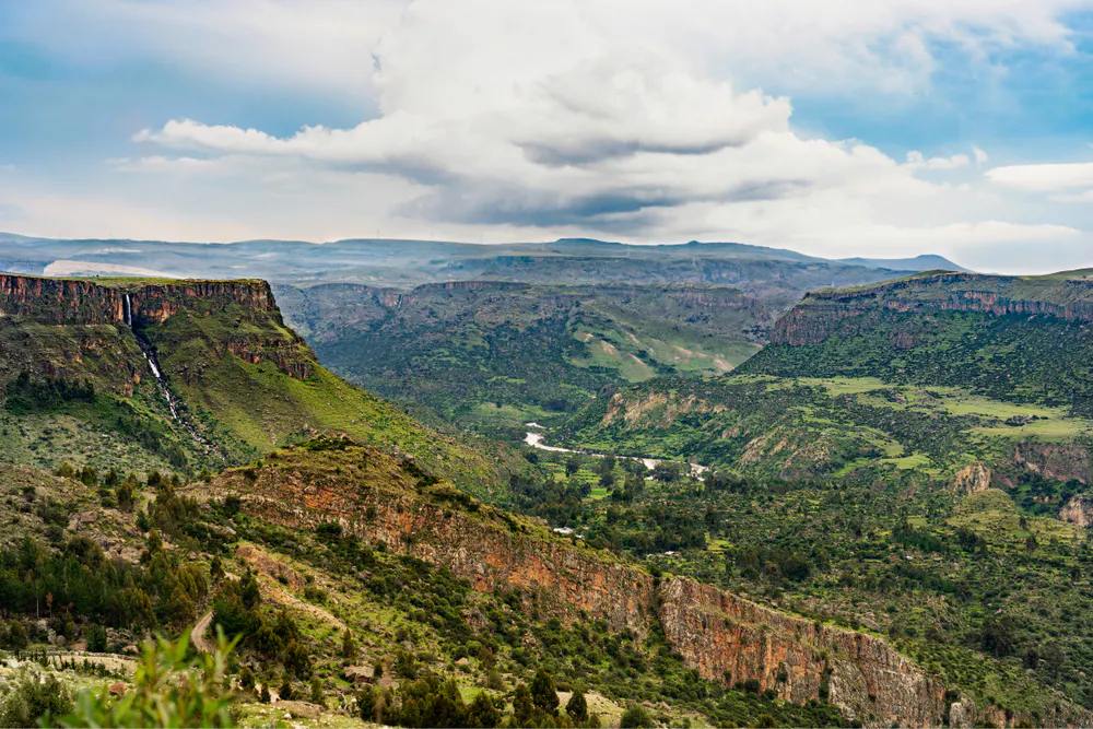 Valle con vegetación frondosa en Ayacucho