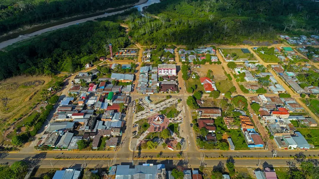 provincia-tahuamanu Vista aerea de una ciudad en la selva