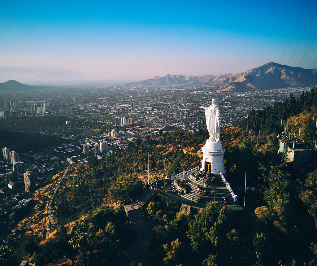 san-cristobal Virgen en cerro sobre la ciudad. El lugar más popular de Chile según tripadvisor