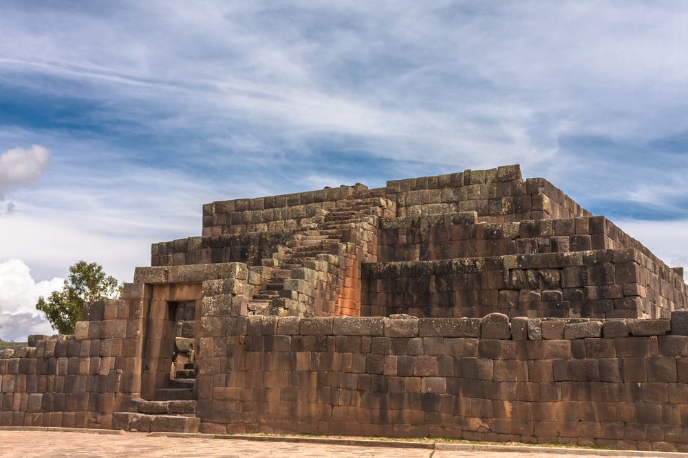 Piramide de complejo arqueológico