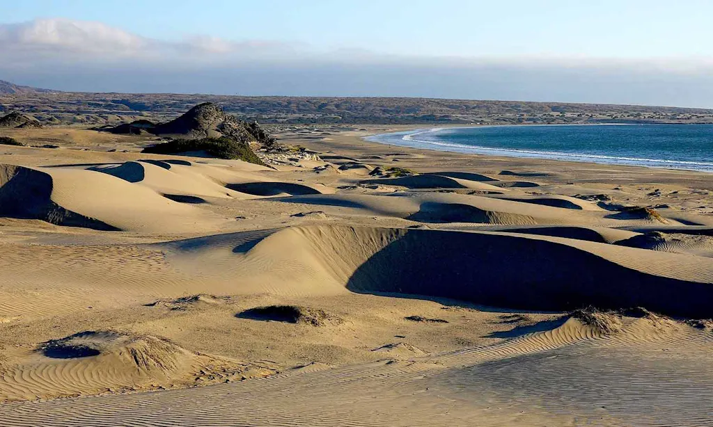 desierto-sechura Dunas y desierto frente al mar