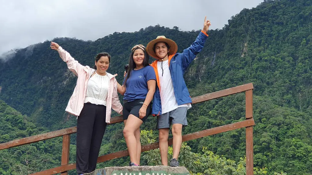 viajeros-tarapoto Viajeros posando frente a camara