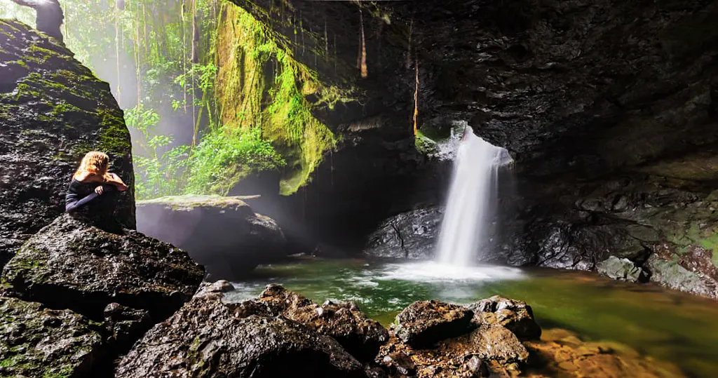 cuevaesplendor Cascada dentro de una cueva en uno de los hermosos lugares de Colombia