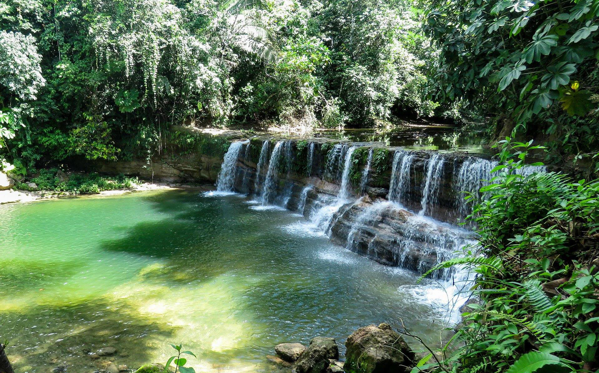 Catarata en la selva peruana de pucallpa