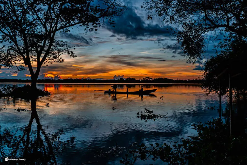 laguna-pucallpa Laguna durante atardecer en Pucallpa