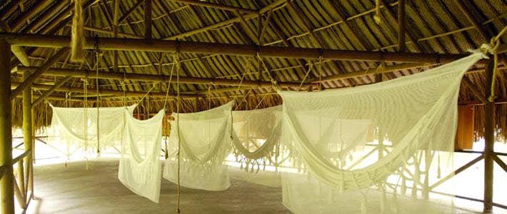 Hamacas bajo techo en Tayrona