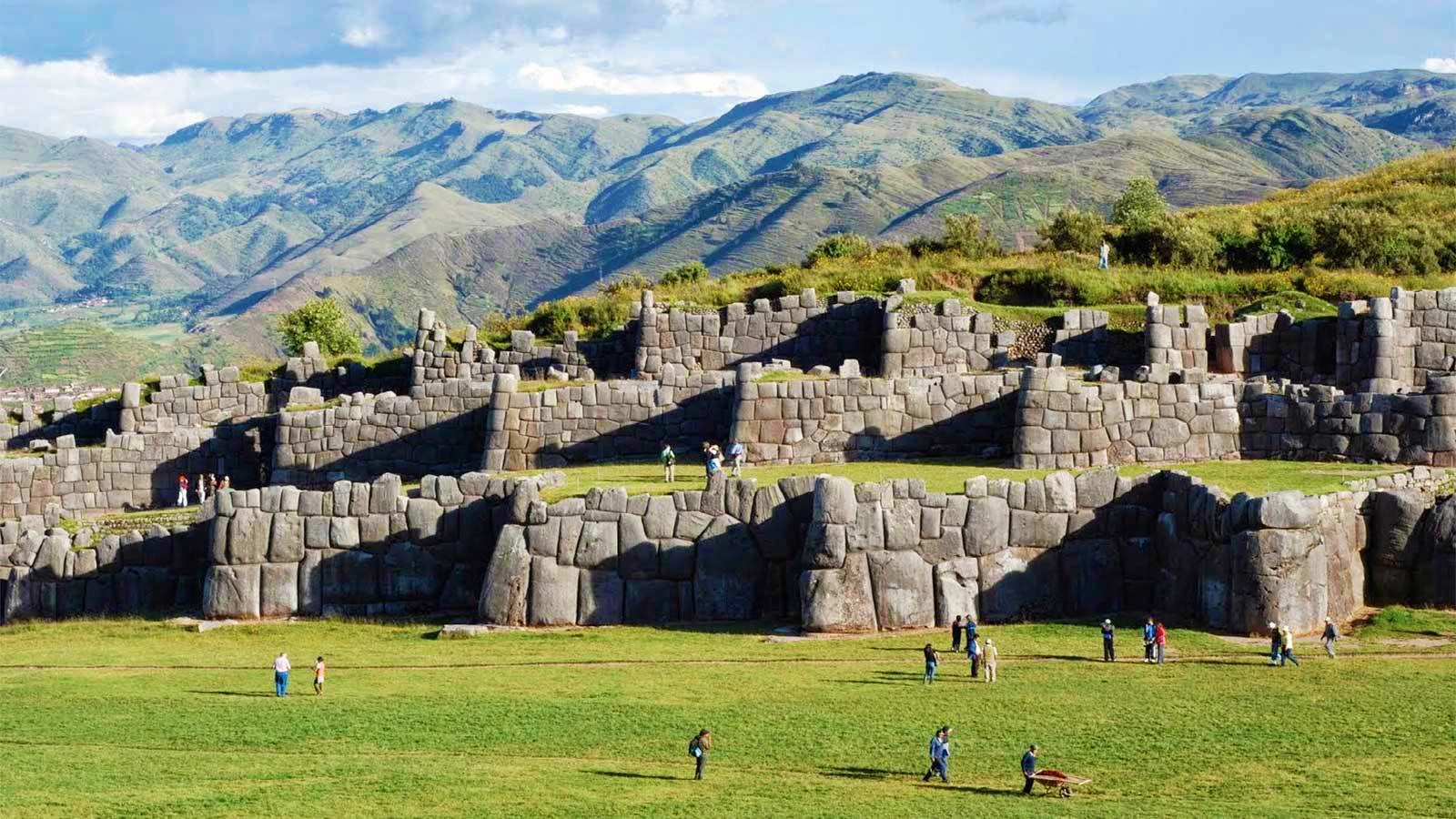 Complejo arqueológico en uno de los lugares turísticos de Cusco