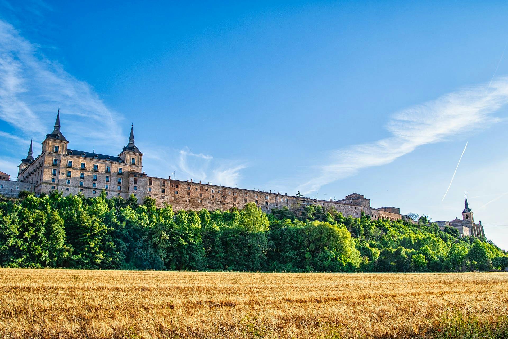 Edifício europeu velho em Toledo