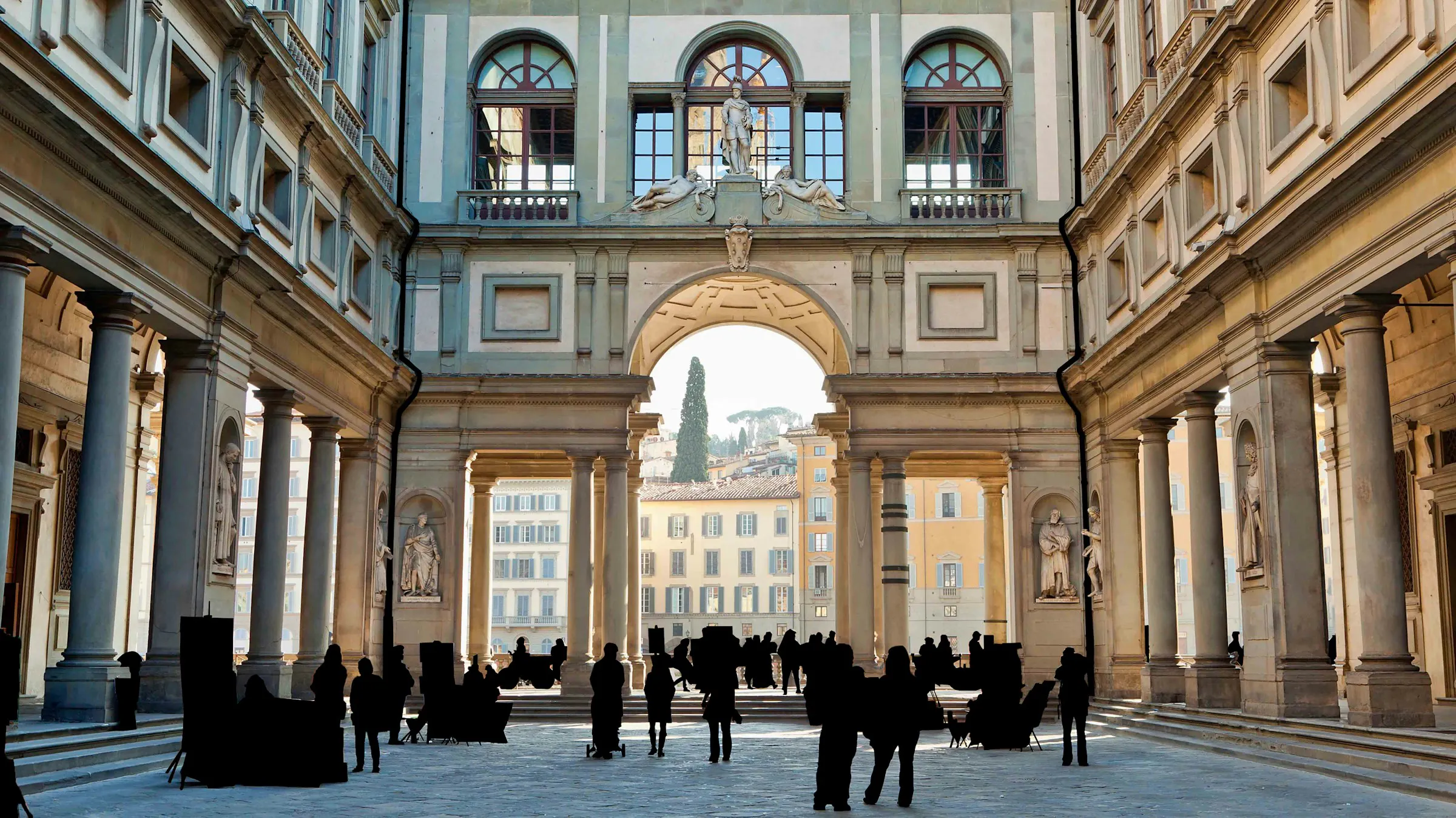 Arquitectura europea y gente en la ciudad de Florencia