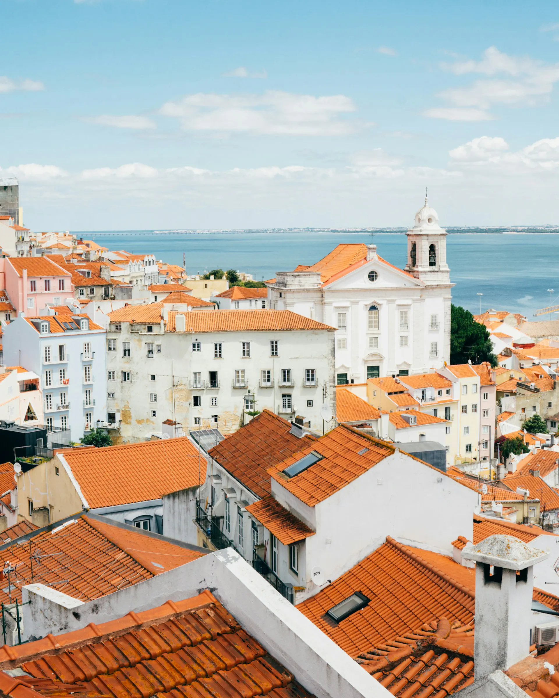 Vista a arquitectura estilo colonial en Lisboa