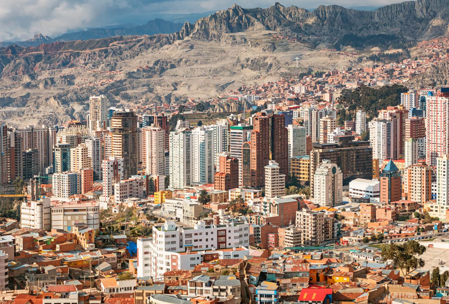 Ciudad de La Paz bajo las montañas